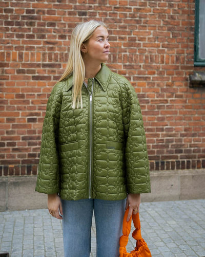 Shiny Quilt Jacket - Spaghnum - Ganni - Munkstore.dk