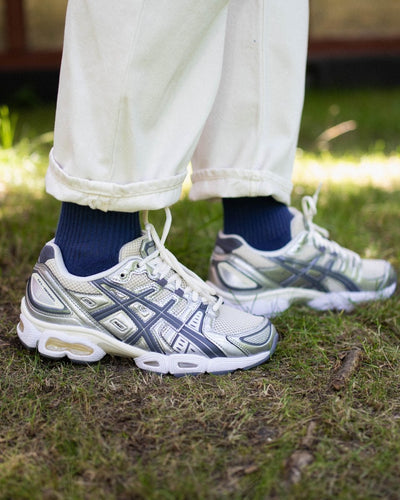 Gel-Nimbus 9 - Pure Silver/Metropolis - Munk Store